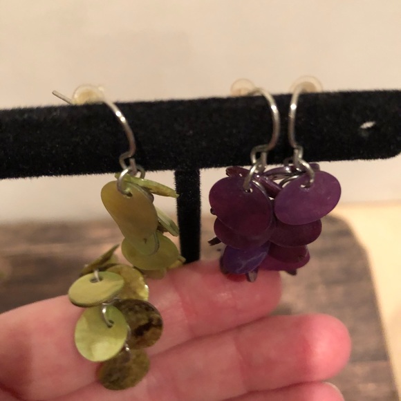 💕 2/$12 Shell Earrings in Green and Purple - Picture 3 of 4